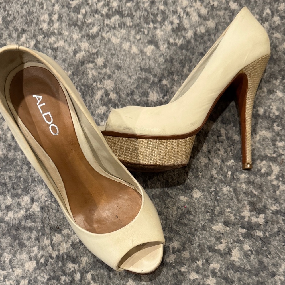 Aldo Beige woven Peep Toe Platform Heels sz 39